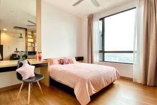 Landmark Residence 1, Pool View, Free WiFi, TV-box, Free Parking, Near Kajang, Mahkota Cheras, C180, MRT - 9