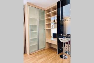 Landmark Residence 1, Pool View, Free WiFi, TV-box, Free Parking, Near Kajang, Mahkota Cheras, C180, MRT - 5