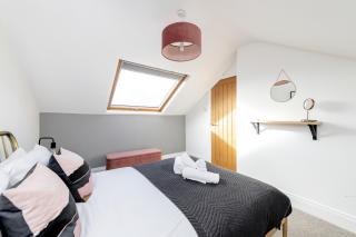 Modern & Spacious 2 Bedroom Maisonette - Bath - 7