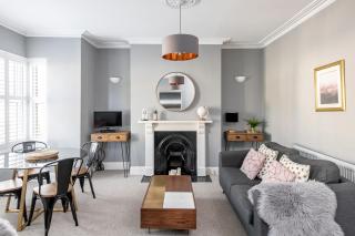 Modern & Spacious 2 Bedroom Maisonette - Bath - 9