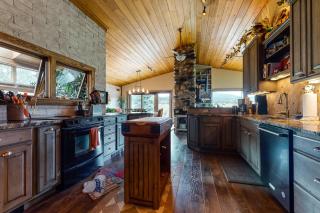 Yellowtail Home in the Meadow - 4