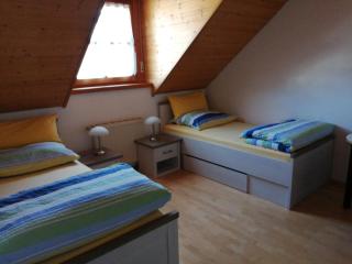 Schöne Wohnung in Deggendorf für 1 bis 5 Personen - Deggendorf - 4