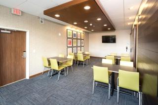 Holiday Inn Express & Suites - Kalamazoo West by IHG - Kalamazoo - 1