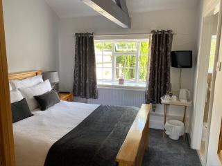 Bridge Farm Hotel - Leeds - 4
