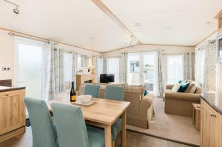 Thumper Lodge - Luxury lodge with Hot Tub - 6