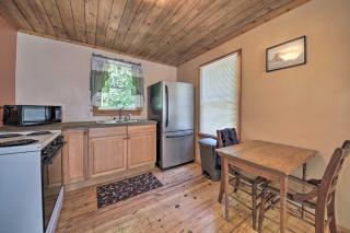 Pet-Friendly Cottage with Fire Pit - 3 Mi to SIU! - Carbondale - 3