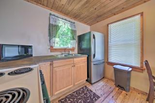 Pet-Friendly Cottage with Fire Pit - 3 Mi to SIU! - Carbondale - 1