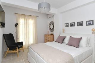 Luxury Paros Villa Villa Ianthe Striking Beauty 4 Bedrooms Glisidia - Kampos Paros - 4