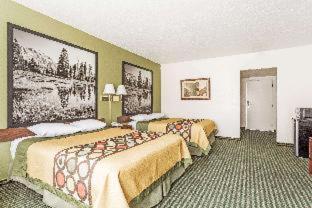 Super 8 by Wyndham Wendover - 9