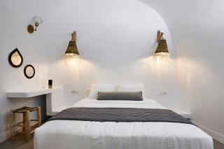 Virginias Cave Villas Santorini Superior Cave Villa With Outdoor Hot Tub - Oia - 9