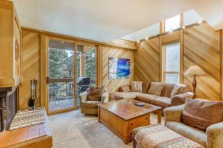 Cheery Gold Bend Family Condo - Truckee - 9