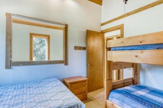 Cheery Gold Bend Family Condo - Truckee - 7