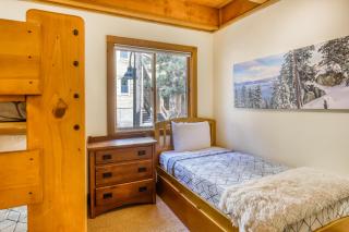 Cheery Gold Bend Family Condo - Truckee - 6
