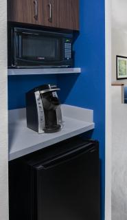 Holiday Inn Express & Suites Bryan - College Station by IHG - Bryan - 9
