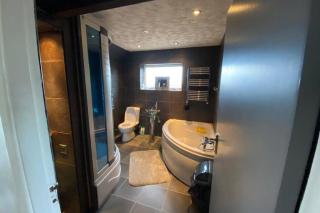 Charming apartment with hot tub , Viewly Hill Farm - 4