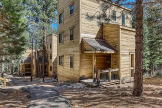 Cheery Gold Bend Family Condo - Truckee - 9