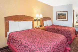 Days Inn by Wyndham Kingdom City - Kingdom City - 4