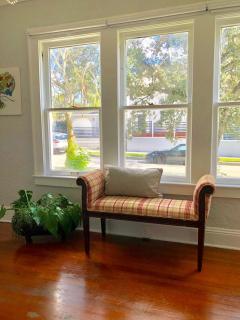 Comfy and Spacious Suite with Free Parking - 4