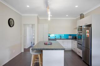 Sky Blue Retreat - Waihi Beach Holiday Home - 5