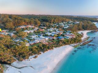 Sandals at the Bay Upstairs sleeps 6 Hyams Beach - Hyams Beach - 7