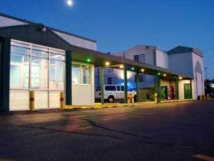 O'Hare Inn & Suites - Schiller Park - 6