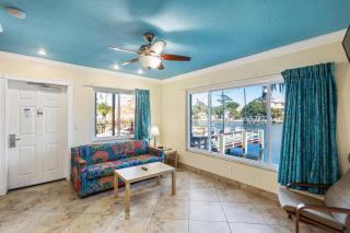 Bay Palms Waterfront Resort - Hotel and Marina - 2