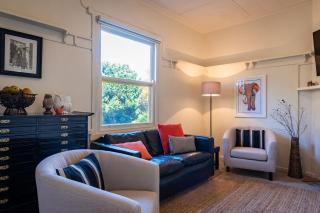 Dawns Sleeps 4 in 2 queens with 2 ensuites wifi in town. - Daylesford - 6