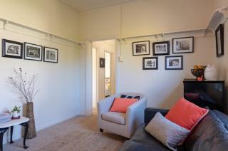 Dawns Sleeps 4 in 2 queens with 2 ensuites wifi in town. - Daylesford - 4
