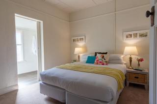 Dawns Sleeps 4 in 2 queens with 2 ensuites wifi in town. - Daylesford - 2