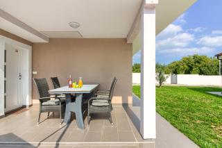 Beatiful families oriented villa Trusina with pool immersed in the nature near the town - Valtura - 2