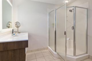 Holiday Inn Express Hotel & Suites Petoskey by IHG - 1
