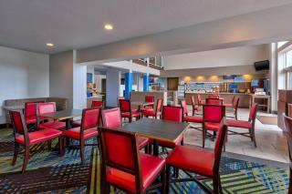 Holiday Inn Express Hotel & Suites Petoskey by IHG - 2