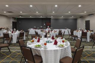 Holiday Inn & Suites Atlanta Airport North by IHG - Atlanta - 1