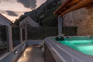 Stone house Dario with Finnish sauna and an outdoor hot tub - 2