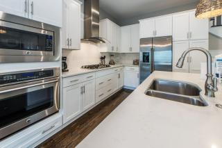 Off the Beachin' Path - 4BR Home with Golf Cart, 4 Bikes and Great Amenities! - 5