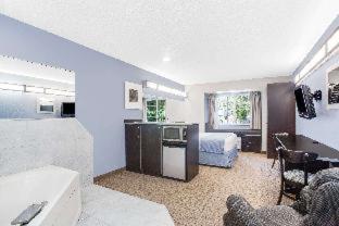 Microtel Inn & Suites Bath - Bath - 4