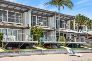 Spacious Riverfront Apt & Private Jetty - Noosaville - 1