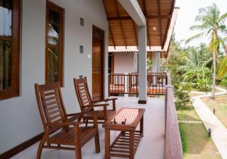 The Coconut Gardens Hotel & Restaurant - Tissamaharama - 3
