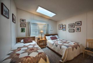 42R Rosenberg's Creekside Cabin - Wawona - 9