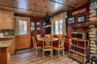 16 Chipmunks Holiday - 1