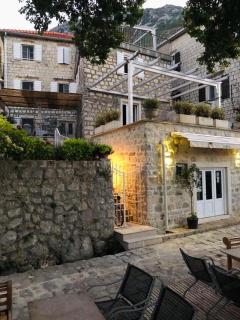 Sunny Port Apartment & Rooms - Perast - 0