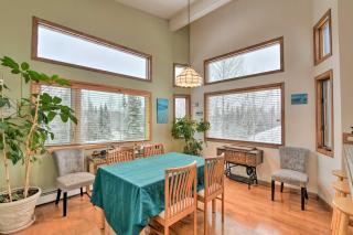 Spacious Family Home with Deck and Million-Dollar View - Anchorage - 2