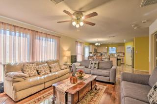 Family-Friendly Home about 12 Mi to Space Center! - 0