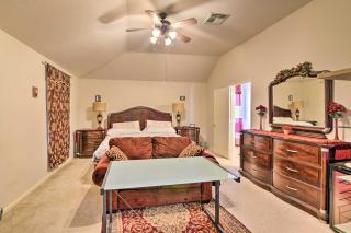 Family-Friendly Home about 12 Mi to Space Center! - 1