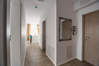 No. 10 - The Penthouse in City Center - 3