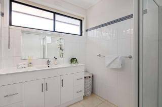 Stunning Bay View Accommodation in Rye - Rye - 9