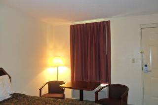 Luxury Inn & Suites - Selma - 5