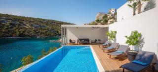 Beachfront Villa Extravaganza with Infinity Pool - Vinišće - 2