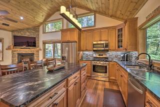 Treetop Cabin with Hot Tub, Near Appalachian Ski - 4
