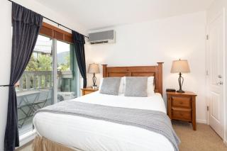 Bear Lodge (Town Plaza) - 3